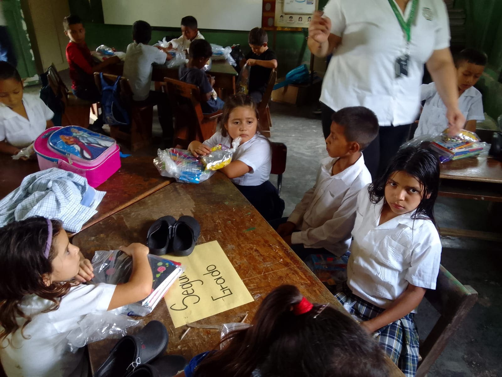 Entrega de útiles escolares 2025